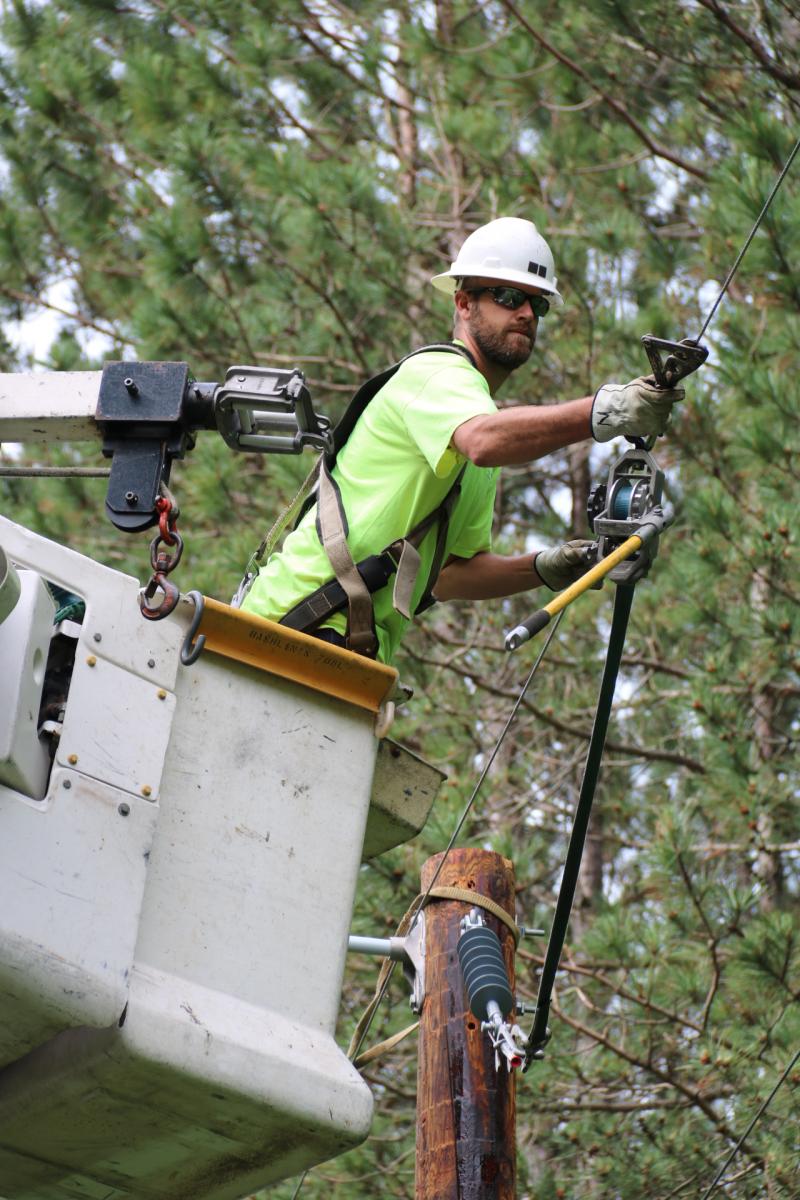 Kettle River lineworker repairs service